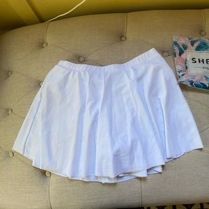 White ruffle hem bikini short